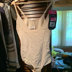 NWT Maidenform shaper